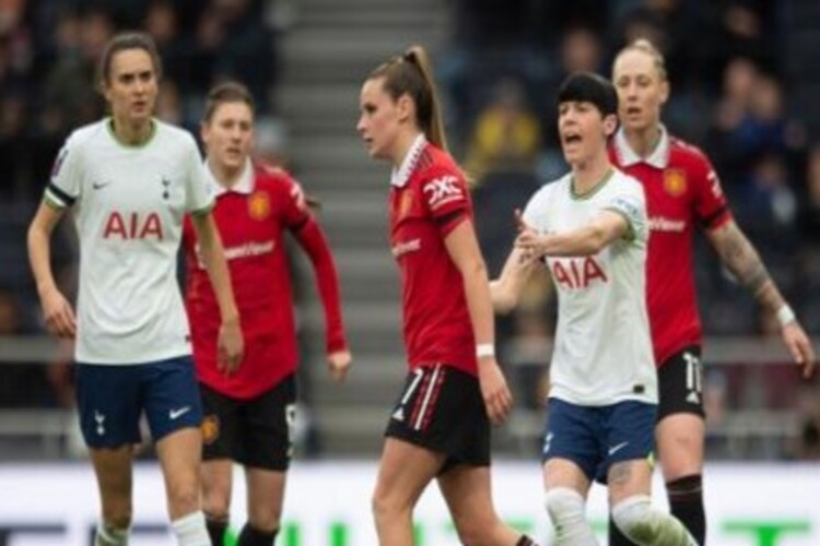 Women’s Super League: ห้าประเด็นพูดคุยเมื่อแรงกดดันเพิ่มขึ้นที่ปลายทั้งสองด้านของตาราง